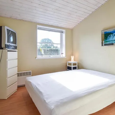 Four Bedroom Holiday In *