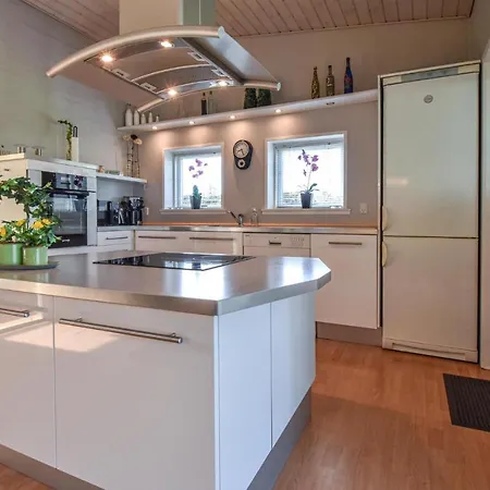 Four Bedroom Holiday In Otterup